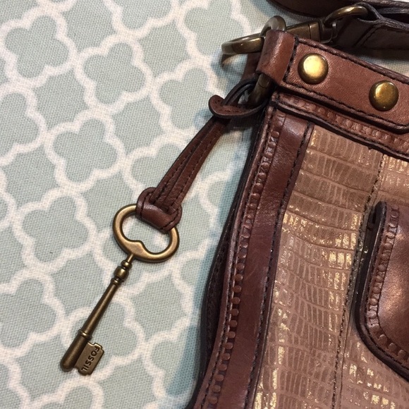 Fossil Croc Embossed Leather Turnlock Crossbody - Picture 2 of 13